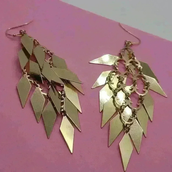 Vintage Gold-toned metal mesh Dangle chandelier style earrings - Picture 11 of 16